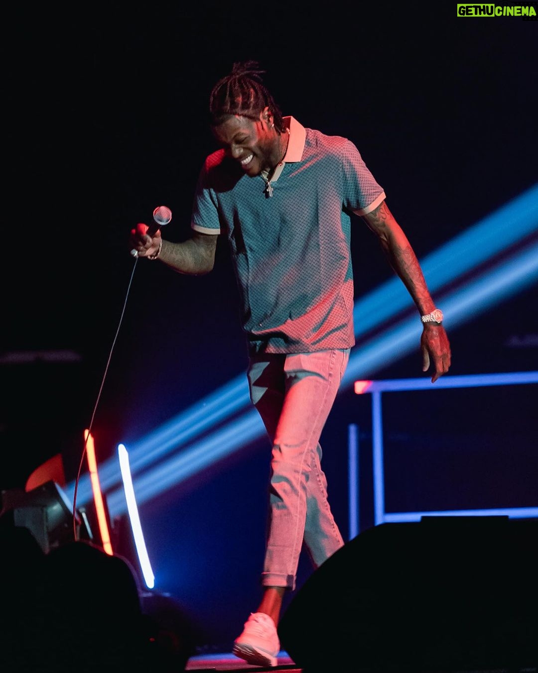 D.C. Young Fly Instagram - Cincinati we had a mafukinnnnn time last nite🔥🔥🔥 woke up wit yal city on my mind… I can’t wait to come back 🔥🤎🤎 #NoDayzOff #ComedyHustle
