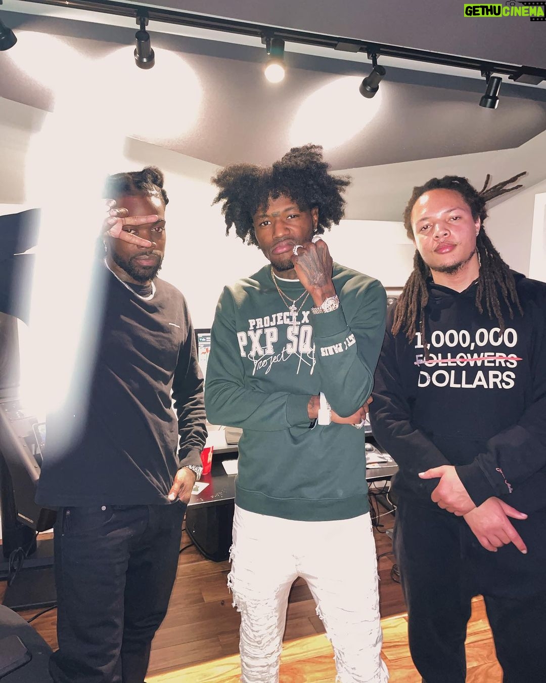 D.C. Young Fly Instagram - Gettin a musical history lesson from @troytaylorttu π @domani cold wit this music shit @seddyhendrinx is in his bag πͺπΎπͺπΎ #NoDayzOff #MusicHustle