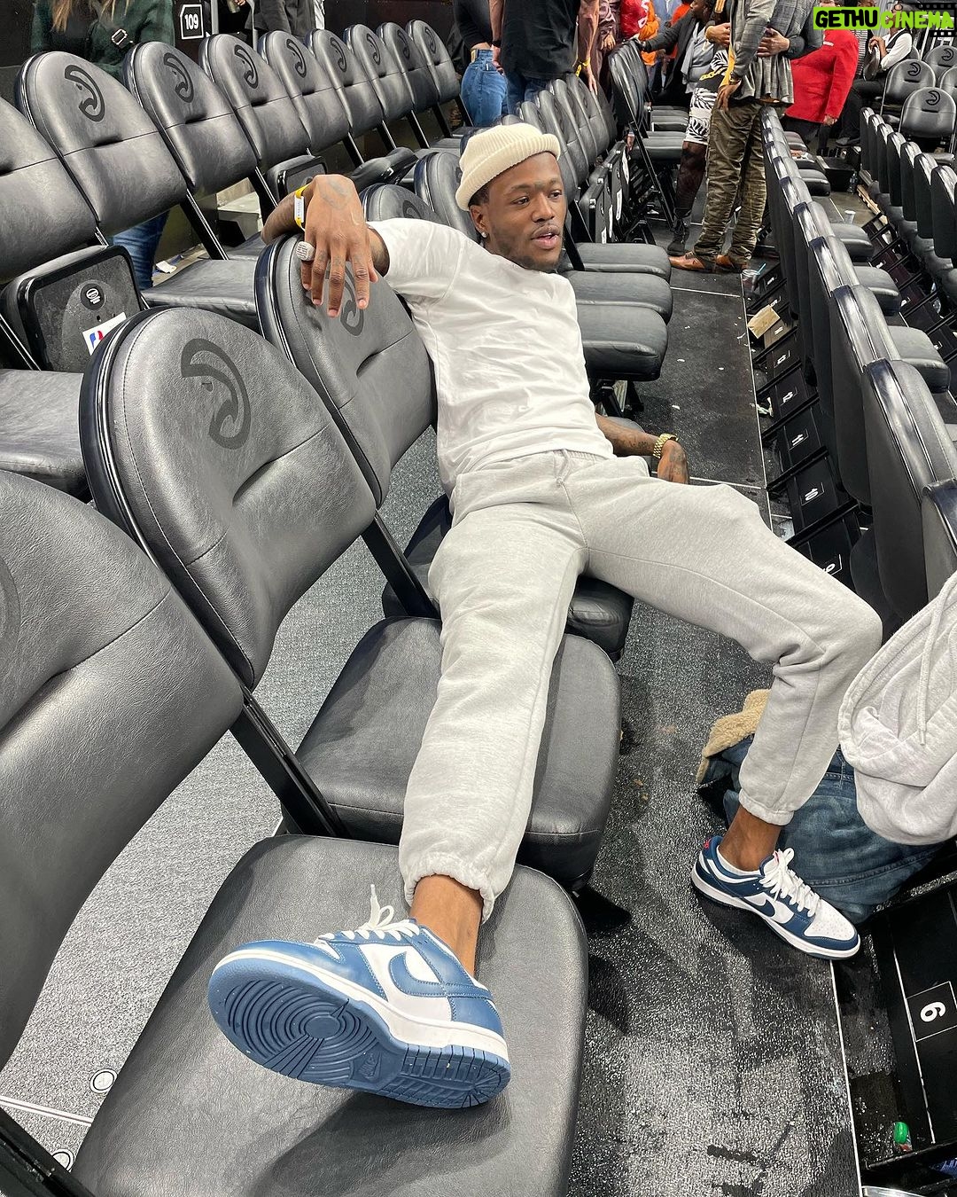 D.C. Young Fly Instagram - After yesterdays @hawks lost i had to sit and jus chill foe a min 300 point game😢😥 but i still got to meet one of ATL LEGENDS @dominiquewilkins21 💪🏾💪🏾 so thats a win for me #AtlantaMyHome