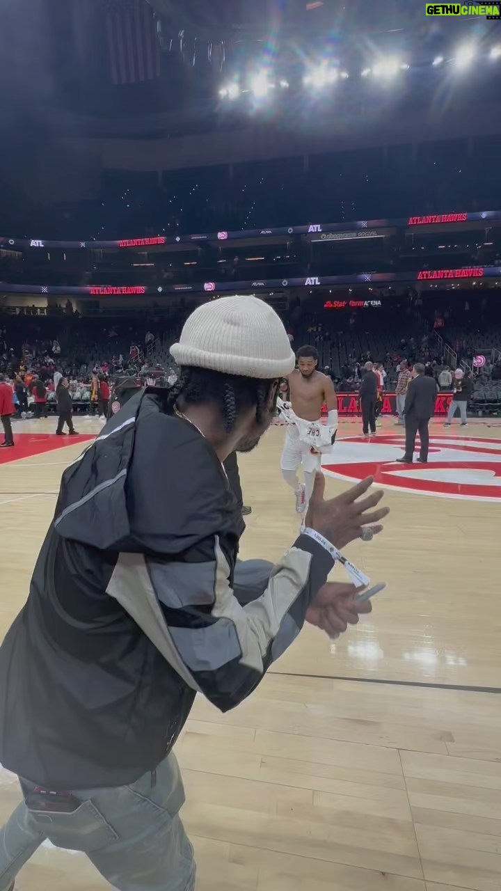 D.C. Young Fly Instagram - We ainโt get the win but my Dogg @spidadmitchell gave me his jersey ๐ช๐พ๐ฅ๐ฅ Preciate that family #CollectinJerseys always had a Nba dream itโs jus fun Watchin others being great at some I wanted to do!!! Be happy wen GOD bless others ๐ช๐พ
