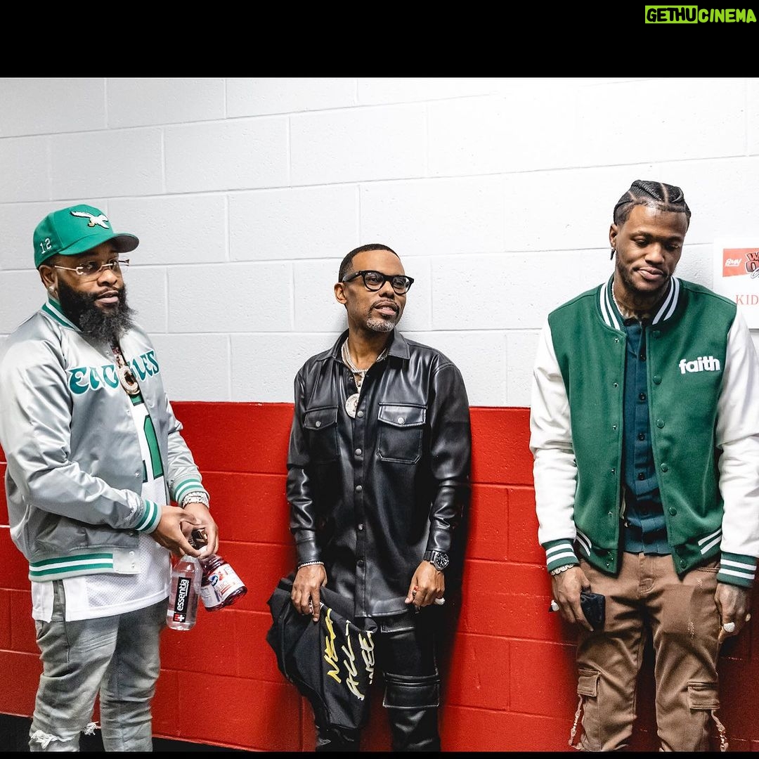 D.C. Young Fly Instagram - Philly wasss offf the chain last nite 10k sold out seats wit my brudddas 🔥🔥🔥