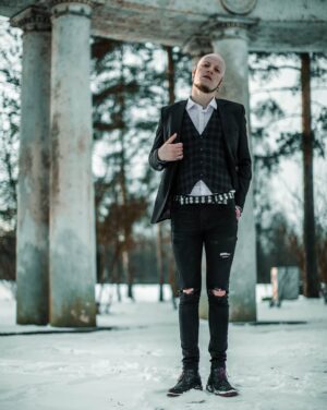 Ник Черников Instagram - Питер и его окраины не перестают удивлять меня даже спустя 10 лет. Стоит лишь поискать, и этот город подарит новую порцию вдохновения. Коллонада Аполлона в Павловске - яркий пример. Фото @november_fog
#коллонада #аполлон #павловск #ravanna
