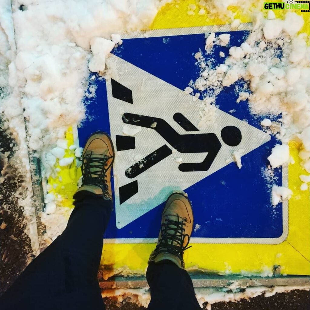 Ник Черников Instagram - Кажется я наконец-то понял, что означает этот дорожный знак: ходить нужно на боку, люди, очнитесь! #знаки #судьбы #пешеход #набоку Saint Petersburg