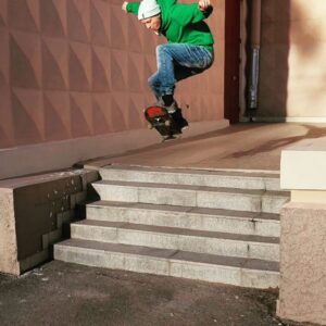 Ник Черников Instagram - Надоело болеть, погода кайф, спорт заебись ёпта #sk8 #5stairs #ollie