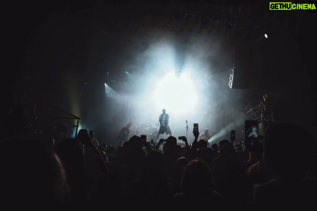 Ник Черников Instagram - RAVANNA сольник в Авроре. Это было охуенно, спасибо всем! Увидимся весной 🖤 Aurora Concert Hall