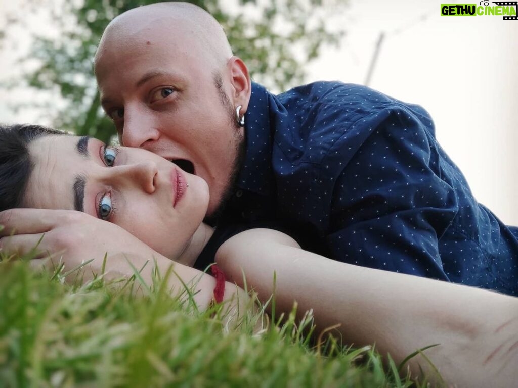 Ник Черников Instagram - #деньлюбви с Радиславкой окончился любовными игрищами на газоне Новой Голландии на глазах у изумлённых зрителей) New Holland / Новая Голландия