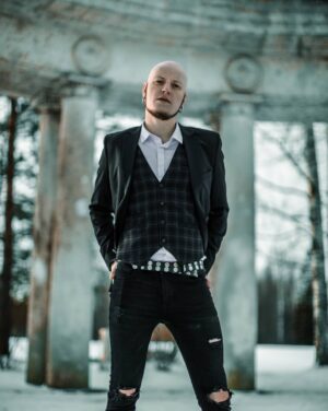 Ник Черников Instagram - Питер и его окраины не перестают удивлять меня даже спустя 10 лет. Стоит лишь поискать, и этот город подарит новую порцию вдохновения. Коллонада Аполлона в Павловске - яркий пример. Фото @november_fog
#коллонада #аполлон #павловск #ravanna