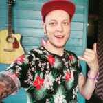 Ник Черников Instagram - Я вернулся домой после месяца самоизоляции, а это значит сегодня на моем youtube канале стрим! Будем петь песни и пить винишко, все как вы любите) Начало в 19:00, залезайте, я соскучился ;) Saint Petersburg, Russia