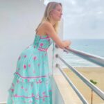 Déborah François Instagram - tant de choses en une seule année, impossible de résumer mais… Merci pour les sourires, l’amour, les rêves réalisés et qui m’en génèrent d’autres et …tout le reste!!! je vous aime 🥰 #family #friends #vous Welcome 2023 ✨