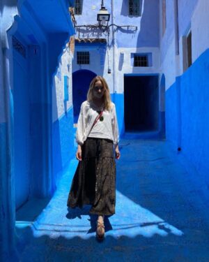 Déborah François Instagram - #chaouen la bleue, sans filtre mais avec @gayanee_pierre et Fanny À-M. 💙🇲🇦