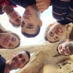Déborah François Instagram - Equipo @misoledadtienealas_pelicula ¡¡ LISTOS !! 🫡 D-2 Hay cosas que no se pueden romper. Ellos están en mi 🧡 para siempre. Pienso mucho tb en todo el resto de nuestros colegas del equipo: me dieron alas durante el viaje 🙏 ¿ya tienes tus billetes para este finde?