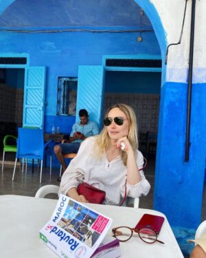 Déborah François Instagram - #chaouen la bleue, sans filtre mais avec @gayanee_pierre et Fanny À-M. 💙🇲🇦