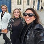Déborah François Instagram – C’est encore mieux avec les copines 👯‍♀️ 

👏 @ziadnakad pour cette collection qui a brillé de 1000feux 💎✨👗

#pfw2024 Pavillon Vendôme – Place Vendôme – Paris