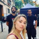 Déborah François Instagram - Equipo @misoledadtienealas_pelicula ¡¡ LISTOS !! 🫡 D-2 Hay cosas que no se pueden romper. Ellos están en mi 🧡 para siempre. Pienso mucho tb en todo el resto de nuestros colegas del equipo: me dieron alas durante el viaje 🙏 ¿ya tienes tus billetes para este finde?