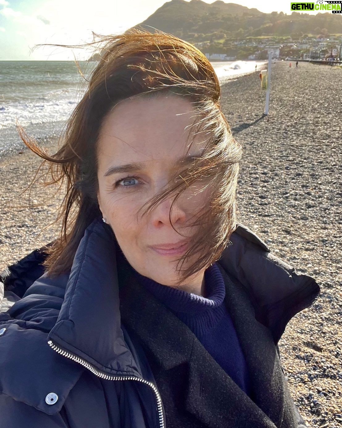 Désirée Nosbusch - 2.2K Likes - Day8/41
Four seasons in a day 💧☀️🌈💨
#DerIrlandKrimi