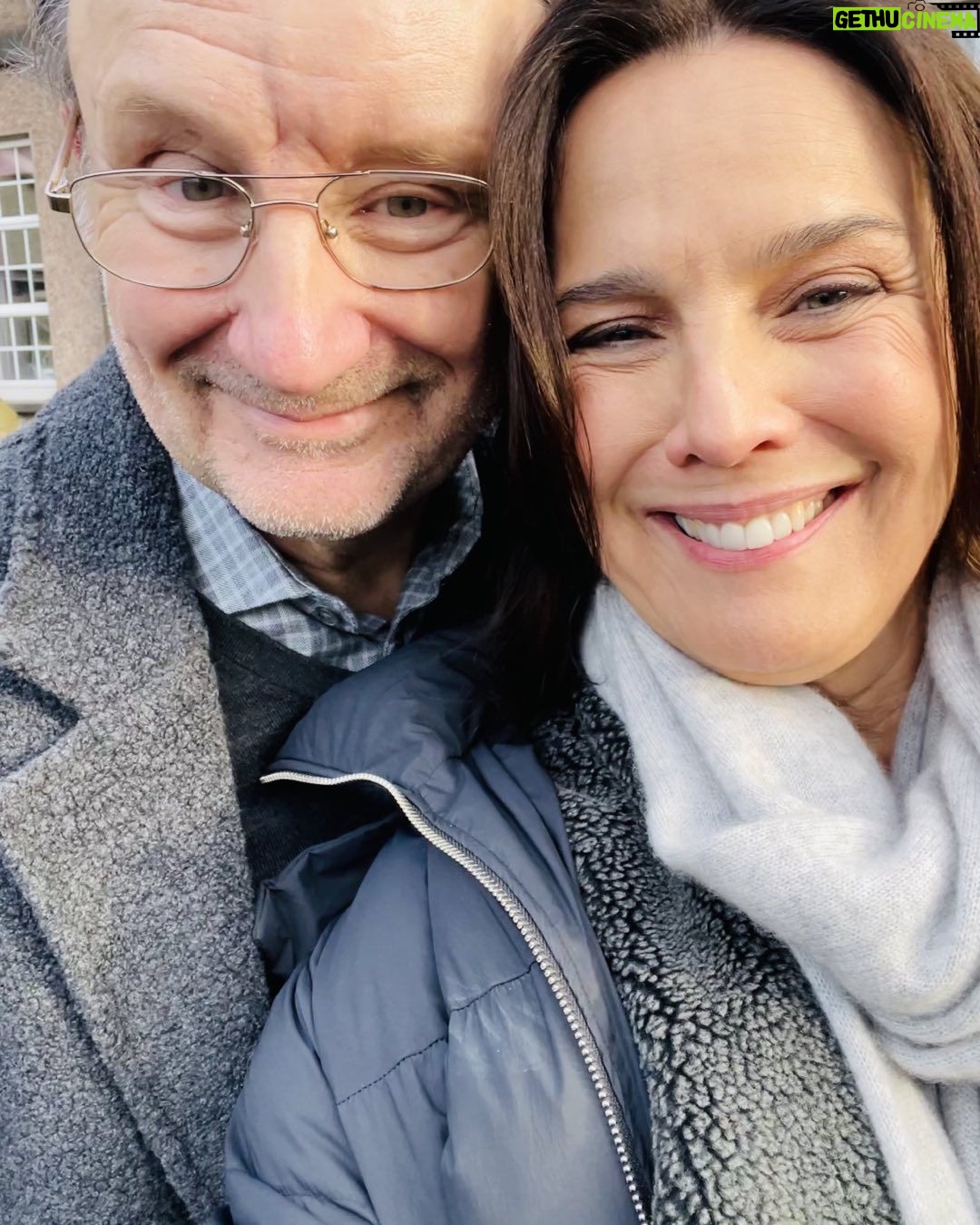 Désirée Nosbusch - 2.1K Likes - Der wunderbare Rainer Bock ist am nächsten Donnerstag im IRLAND KRIMI mit dabei 🎉 Ich hoffe, Ihr auch wieder… @ard_degeto @goodfriendsfilm #RainerBock @alex_dierbach #PreisdesSchweigens #CathrinBlake