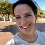 Désirée Nosbusch Instagram – Die Zeit mit meinen Kindern in LA geht zu Ende und ich mache mich jetzt wieder auf den Weg nach Irland zum Drehen. Heute Abend läuft FAMILIENBANDE um 20:15 in der ARD und ich freue mich sehr, wenn ihr Lust habt dabei zu sein.  #DerIrlandKrimi #CathrinBlake @ard_degeto @goodfriendsfilm