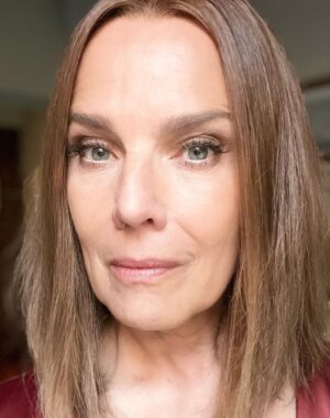 Désirée Nosbusch Instagram - Süßer Rausch 16. & 17.10. um 20:15 im ZDF.
#RicardaPreus #zdf #bavariafiction #dieFamilie @janafilipp