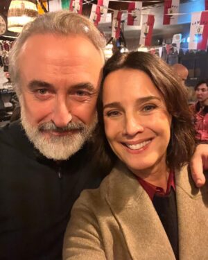 Désirée Nosbusch Instagram - Never a dull moment with Super Duper Intendent Sean Kelly! #derirlandkrimi #declanconlon #seankelly #cathrinblake @ard_degeto @goodfriendsfilm