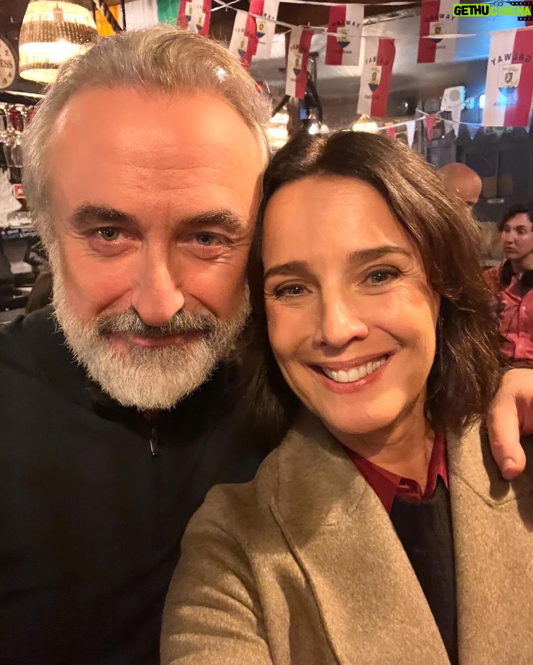 Désirée Nosbusch - 1.5K Likes - Never a dull moment with Super Duper Intendent Sean Kelly! #derirlandkrimi #declanconlon #seankelly #cathrinblake @ard_degeto @goodfriendsfilm