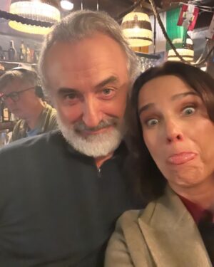 Désirée Nosbusch Instagram - Never a dull moment with Super Duper Intendent Sean Kelly! #derirlandkrimi #declanconlon #seankelly #cathrinblake @ard_degeto @goodfriendsfilm