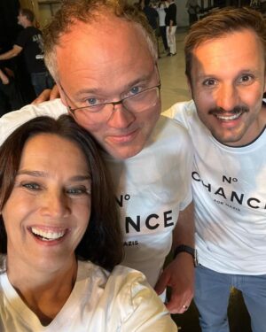 Désirée Nosbusch Instagram - Danke für diesen wunderbaren Dreh, liebes TURMSCHATTEN Team! @theamazingfilms @hannusalonendirector @manuscheidt @michaelroll_official @deleila_piasko @heiner.lauterbach @thomas_peter_friedl @paramountplus paramountplus @franziska_aigner_casting @peter_grandl #turmschattenserie