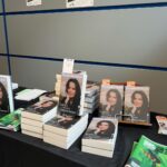 Désirée Nosbusch Instagram – Danke @hombuch_das_lesefest für einen wundervollen Abend! Merci an das liebevolle Team von @dr.theiss.naturwaren und liebes Publikum in Homburg: ihr habt mich so reich beschenkt! Fahre ganz beseelt nach Hause. 
#endlichnochnichtangekommen 
Lieber @peter_koenig55 🙏🏻🙏🏻🙏🏻! Siebenpfeifferhaus