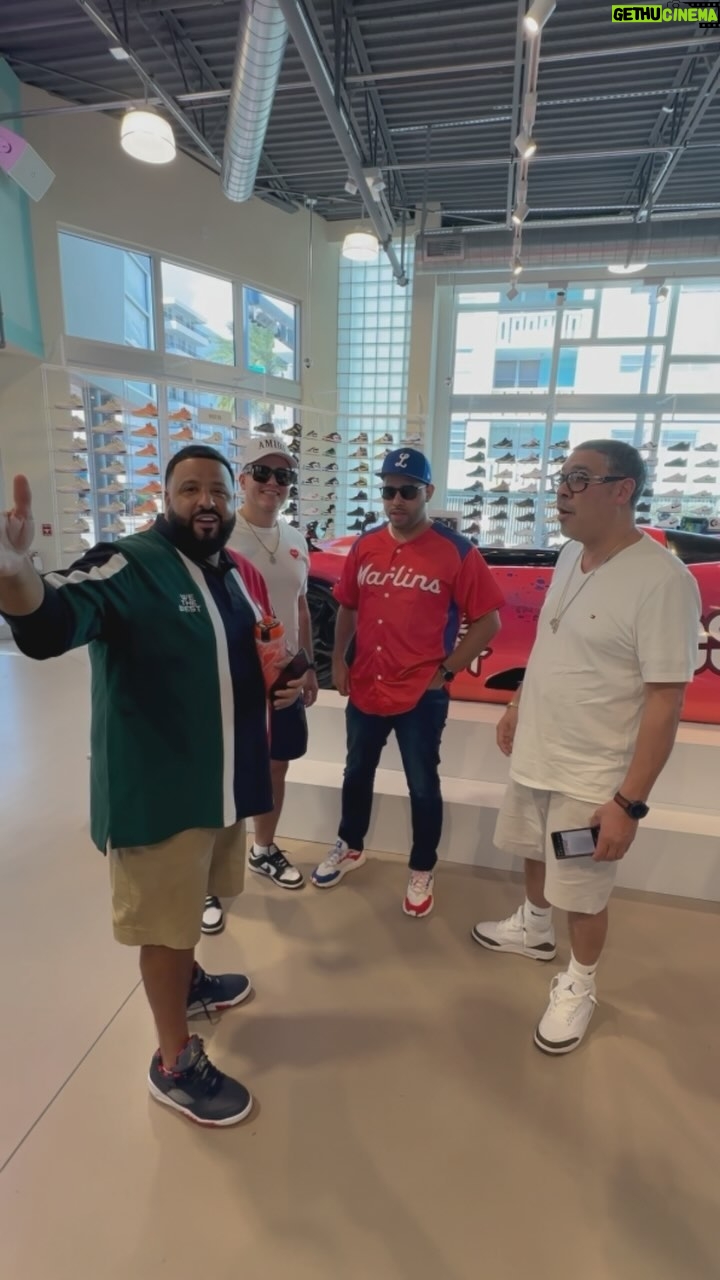 DJ Khaled Instagram - FANLUV ILL BE THERE SOON WE THE BEST SNIPES STORE Get yours limited edtion @wethebest @tommyhilfiger polo tees now I would go now it’s going go fast ! WE SOLD OUT ON LINE , SO COME GET YOURS NOW FROM THE RACK ! South beach 🏝️ 7th and collins ! @wethebestfoundation