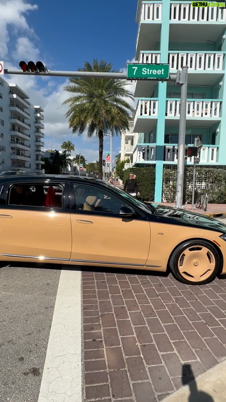 DJ Khaled Instagram - WE THE BEST ALL CATEGORIES ! MIAMI FANLUV RIGHT NOW WE THE BEST SNIPES 7th and collins south beach 🏝️ @wethebest @snipes_usa
