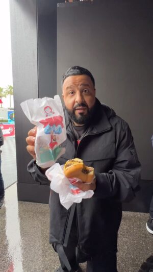 DJ Khaled Instagram - Fan LUV you can Go Biggie by getting the Biggie Bag by DJ Khaled, only on Uber Eats Today!! DAYTONA FANLUV Sunday, 2/18, we’re offering a Free Double Stack Biggie Bag with $20 minimum purchase on Uber Eats
#DAYTONA500 @daytona @nascar
GO TO UBER EATS NOW!!!!!!! @wendys