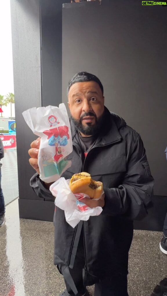 DJ Khaled Instagram - Fan LUV you can Go Biggie by getting the Biggie Bag by DJ Khaled, only on Uber Eats Today!! DAYTONA FANLUV Sunday, 2/18, we’re offering a Free Double Stack Biggie Bag with $20 minimum purchase on Uber Eats #DAYTONA500 @daytona @nascar GO TO UBER EATS NOW!!!!!!! @wendys