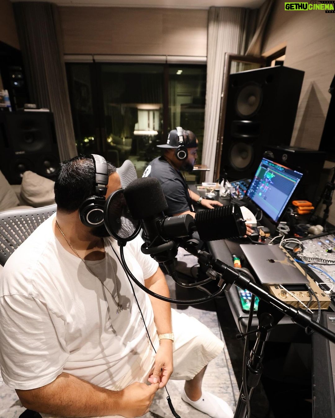 DJ Khaled Instagram - Win wit us or watch us win , NEW ALBUM IN THE WORKS , ITS SPECIAL! @wethebest ALL CATEGORIES ALL SHIFTS ! Fan luv a lot new updates coming a lot has changed for the better and greater 🤲🏽🌞🆙 love is the only way !