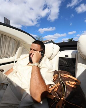 DJ Khaled Instagram - No time to waist ITS ALWAYS TIME TO BE GREAT 🤲🏽
Love is the only way !