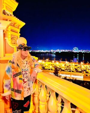 DJ Koo Instagram - お正月は家族でディズニー！！
ホテルでゆっくり過ごします

 #tdr
 #ティンカーベル
 #DJKOO