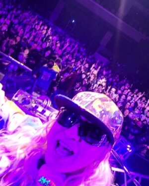 DJ Koo Instagram - 先日の HEAVY METAL SOUND HOUSE 2023
興奮冷めやらぬ中、僕のピークはやっぱ憧れのスーパーヒーロー 山本恭司さん BOW WOW "Hearts On Fire" でした！！

今年は45年後しの夢が叶って御本人ともお会いすることが出来、憧れを持ち続けて本当に良かった年でありました！！

KOO援団(DJ KOOを推して下さる方々)さんから手作りオーダーのアクスタまでプレゼントしてもらい超ご機嫌です！！

ハードなプレイは勿論最高ですが鳴きのギターが素晴らしい「仰げば尊し」は心が洗われ響きます！！

https://youtube.com/watch?v=Td6mHToOmUU&si=jIhdie8rcIUjN6cu

 #サウンドハウス
 #山本恭司
 #BOWWOW
 #仰げば尊し
 #DJKOO