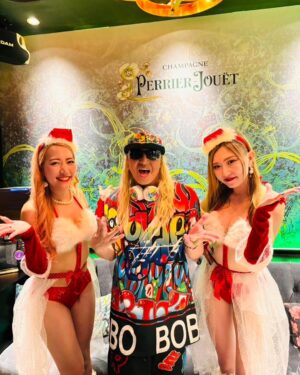 DJ Koo Instagram - 大阪 BAMBI スペシャルクリスマス！！
皆さん楽しんでくれましたか！！

今宵は奥さまと娘も現場にご招待
娘は父親のDJでクラブデビュー！！
感想は「パリピ孔明見てるみたいだった」
お客さんに盛り上がって楽しんでもらう父親の仕事を間近で見てくれたのは嬉しい！！

今年、僕のDJで一番踊ってくれたダンサーのRENAさん SERIKAさんX'MASも映え映えです

そして！！DJ KOOを支えてくれる現場チーム！！

どうやってお客さんを迎え楽しんでもらうか
ひとつひとつの現場をチームで考え挑んでいます！！

健康第一で来年も更に盛り上げていきましょう
THX  A LOT 

 #クリスマス
 #BAMBI
 #DJKOO