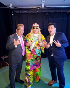 DJ Koo Instagram - 錦笑亭満堂師匠の真打昇進披露興行 ゲストのサンドウィッチマン伊達さん富澤さん そして、ピコ太郎！！ ピコさんの差し入れ→PPAP 「Princess Piko Apple Project」青森の超スペシャルりんご！！めちゃウマ 最強最高の武道館昇進披露でした！！ ありがとうございます #錦笑亭満堂 #満堂フェス #サンドウィッチマン #ピコ太郎 #りんご #DJKOO