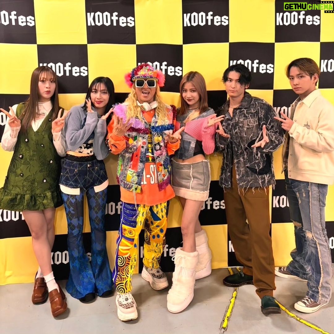 DJ Koo Instagram - DJ KOO Fes Volume On ! lol 後輩と言うより仲間、 会う度にグループの完成度がどんどんパワーアップしてる!!更にメンバー各々の個性がよりスキルが増してリスペクト出来るカッコ良いグループです!! ニューアルバム「Life is」からも楽曲披露!! ランウェイコーナーでは初のw騎馬プロモーションも KOO Fesに欠かせないグループです!! https://avex.jp/lol/discography/detail.php?id=1019866 #KOOfes #lol #DJKOO