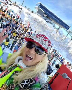 DJ Koo Instagram - 石打丸山スキー場 90sDAY RETRO SNOW STYLE
昨年に引き続き今年も開催！！

リゾートとDJの組み合わせ、コレ絶対楽しいです！！
後輩のゆけむりDJsはホントDJを使って面白いことにどんどんチャレンジしてくれる！！ 

今日一日が良い日であるように
EZ DO DANCE！！

皆さんありがとう！！

 #石打丸山スキー場
 #90s
 #ゆけむりDJs
 #DJKOO