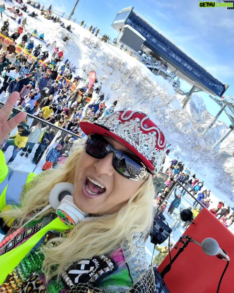 DJ Koo Instagram - 石打丸山スキー場 90sDAY RETRO SNOW STYLE 昨年に引き続き今年も開催！！ リゾートとDJの組み合わせ、コレ絶対楽しいです！！ 後輩のゆけむりDJsはホントDJを使って面白いことにどんどんチャレンジしてくれる！！ 今日一日が良い日であるように EZ DO DANCE！！ 皆さんありがとう！！ #石打丸山スキー場 #90s #ゆけむりDJs #DJKOO