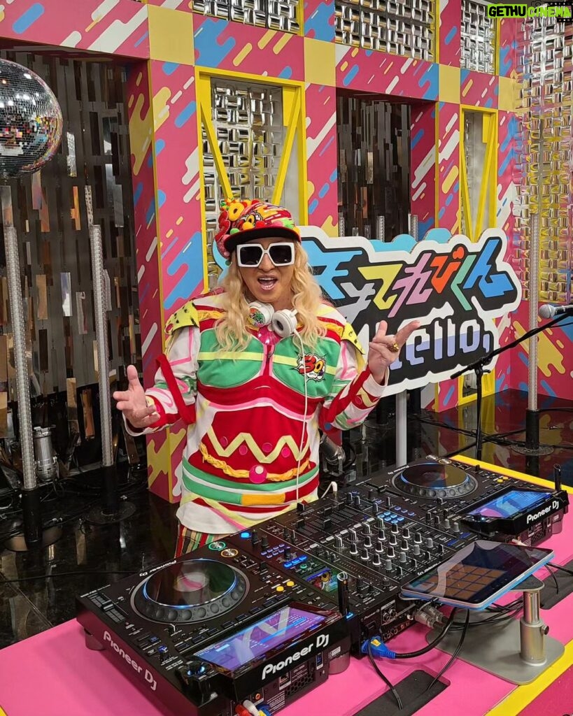 DJ Koo Instagram - 天才てれびくん 30th パーティー！！ 皆さんからのリクエスト曲をDJ MIX！！ てれび戦士がノンストップパフォーマンス 歌って踊って、てれび戦士のチャレンジ精神マックスで頑張ってくれました！！ さぁ、この後は幕張のAUTO SALONへDO DANCE！！ #天才てれびくん #天てれ #AUTOSALON #DJKOO