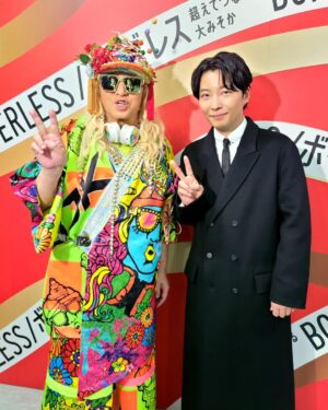 DJ Koo Instagram - #紅白歌合戦 バックヤードショット！！
星野源さんと！！

星野源さんとはお互い過去に脳の病気をし大手術から生還してるので、紅白に出場出来た際には「お互い今年も健康で会えましたね」と記念写真を撮っています

皆さんも健康診断、人間ドック受診して下さいね
健康第一！！

 #星野源
 #DJKOO