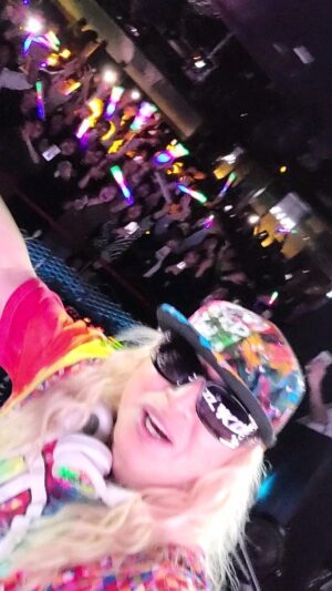DJ Koo Instagram - 成人の日 おめでとうございます！！
札幌 UTAGE の成人の日スペシャル

札幌の街は雪に覆われてたけど！！
UTAGEはなんとこの賑わい！！
20代のお客さんが中心だったけど、皆でEZ DO DANCEで盛り上がってくれたのは、めっちゃ嬉しかったです！！

皆さんの人生に栄光あれ！！
札幌の皆ホントありがとう！！

 #成人の日
 #札幌
 #utage
 #EZDODANCE 
 #DJKOO
