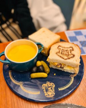 DJ Koo Instagram - 「Harry Potter Cafe」 映え映えDO DANCE！！

僕が行ったワケではないんですが、、
お友達と行った娘が家族LINEに送って来てくれました
楽しそうで何より！！
今度は父も連れて行ってねw

 #ハリーポッター
 #ハリーポッターカフェ 
 #DJKOO