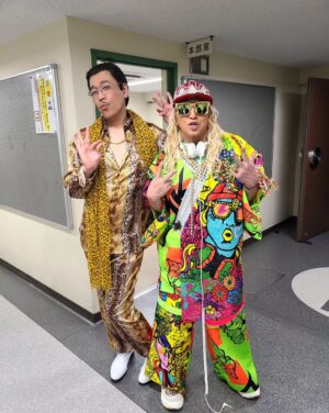 DJ Koo Instagram - 錦笑亭満堂師匠の真打昇進披露興行

ゲストのサンドウィッチマン伊達さん富澤さん
そして、ピコ太郎！！
ピコさんの差し入れ→PPAP 「Princess Piko Apple Project」青森の超スペシャルりんご！！めちゃウマ

最強最高の武道館昇進披露でした！！
ありがとうございます

 
 #錦笑亭満堂
 #満堂フェス
 #サンドウィッチマン
 #ピコ太郎
 #りんご
 #DJKOO