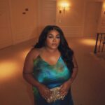 Da'Vine Joy Randolph Instagram - “ An Ode to a Dress”… 💚💙💚💙 @fenoel thank you for allowing me to wear one of your exclusive looks off the runway. A honor to be draped in your garments. I felt luxurious! Cannes, France