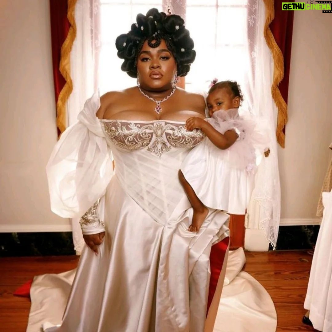 Da'Vine Joy Randolph Instagram - Assignment: If Hattie McDaniel's character from Gone With The Wind ACTUALLY had a seat at the table. "As a curvy black artist in this industry its my DUTY and OBLIGATION to continue to fight against thier desire to erase us. Let's be clear, curvy can give you haute couture too." Let's talk about it! Oak Alley Plantation Louisiana