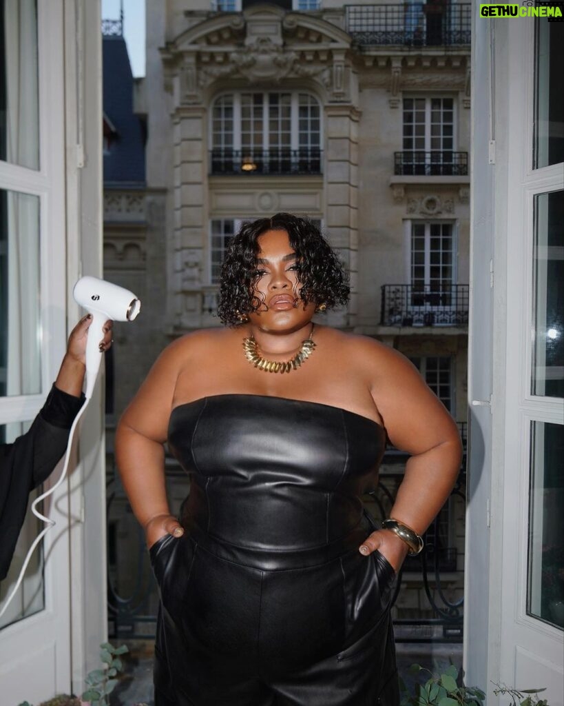 Da'Vine Joy Randolph Instagram - Talk to me nice ♟️ Paris, France