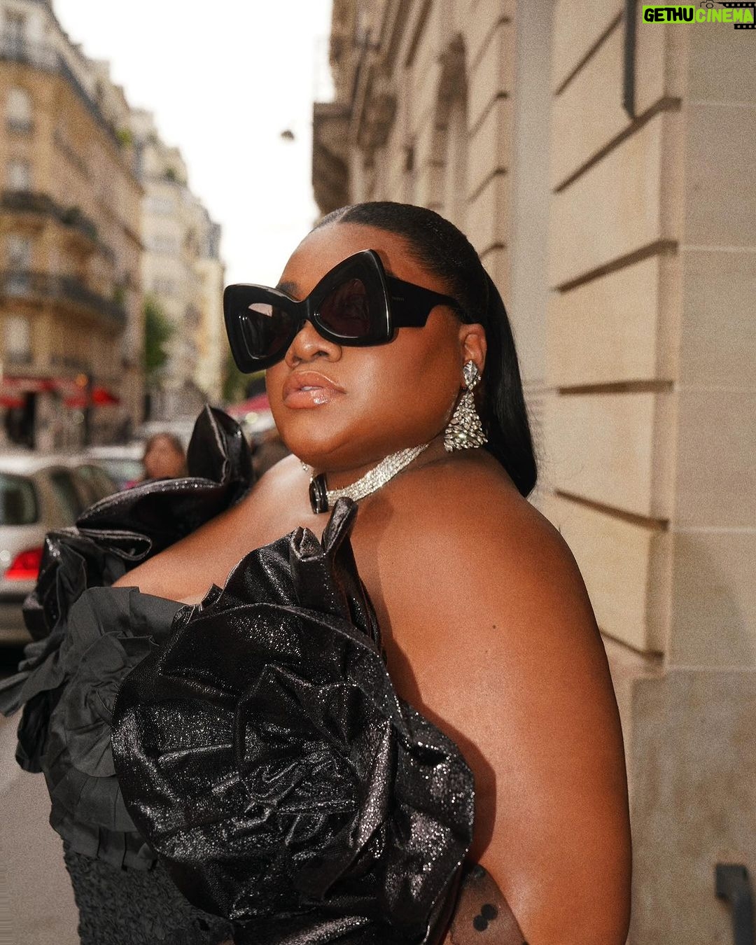 Da'Vine Joy Randolph Instagram - Nina Ricci just hits DIFFERENT @harris_reed thank you so much for having me. I can’t wait to make magic with you 😘. The collection is to DIE for! Shoutout to @preciousleexoxo, who turnt the show OUT Paris, France