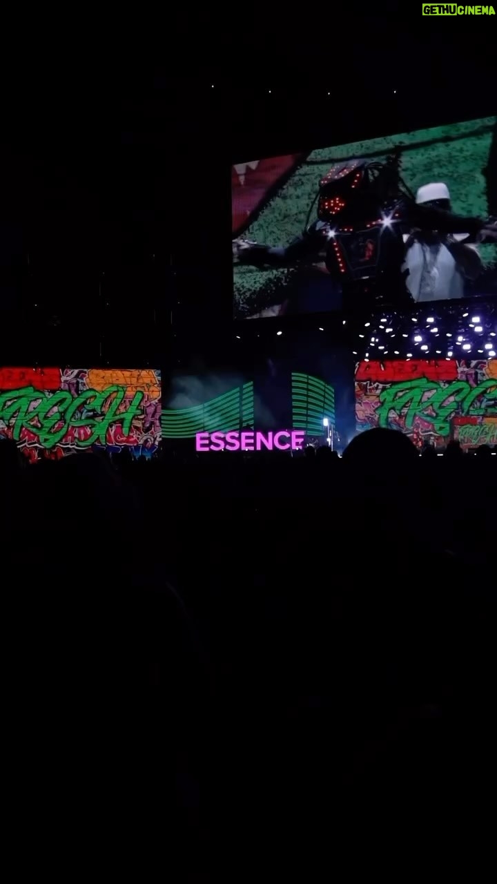 Da'Vine Joy Randolph Instagram - Whoa! That was one for the BOOKS. Thank you @essencefest for showing us SUCH a good time. @airbnb for a lovely stay. And to my AMAZING Team for showing out and getting me all together. Until next year…. 😘